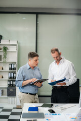 Obraz premium Portrait of success business people working together in modern office.