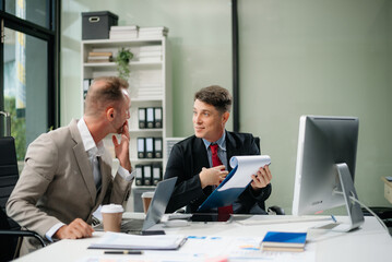 Those who work hard, win in the conference room new startup project