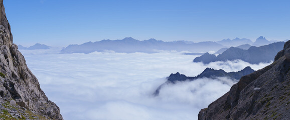 Obraz premium Sea of clouds on the Col de Petrechema, cirque de Lescun, France