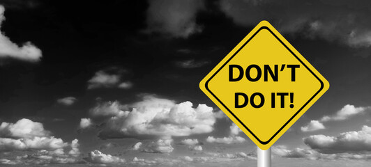Don't and don't icons. Check mark and cross. Like and dislike the symbols. Positive and negative...