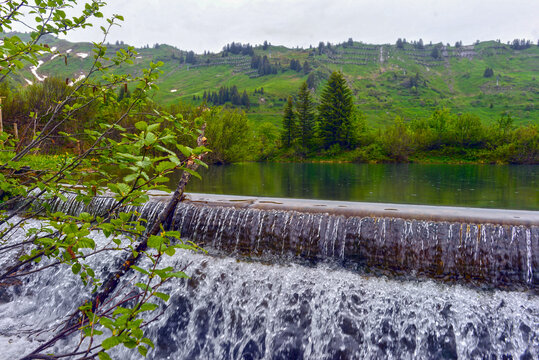 Der Stafelalpsee in Fontanella-Faschina in Vorarlberg (&Ouml;sterreich)