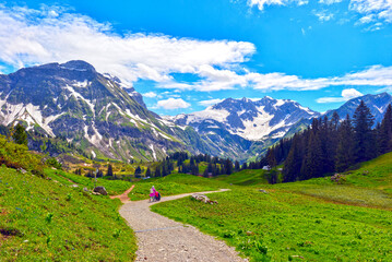 Wanderweg vom Hochtannbergpass in Warth zum Körbersee in Schröcken (Vorarlberg, Österreich)	