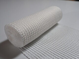 Rollo de vendas blancas para lesiones