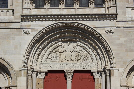 Basilique de V&eacute;zelay : tympan ext&eacute;rieur dit du Jugement dernier