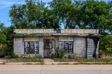 Abandoned weathered building former diner Route 66