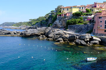 La costa del Mar Ligure a Tellaro in provincia di La Spezia, Liguria, Italia.