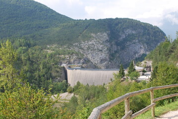 La diga del Vajont a Erto e Casso in provincia di Pordenone, Friuli-Venezia Giulia, Italia.