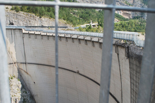 La diga del Vajont a Erto e Casso in provincia di Pordenone, Friuli-Venezia Giulia, Italia.