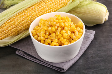 Canned sweet young corn grain