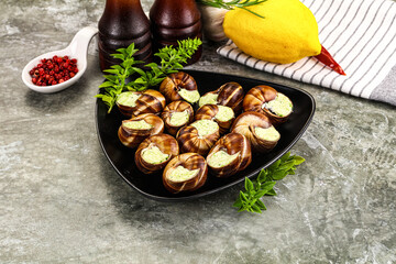 Fresnch escargort with basil butter