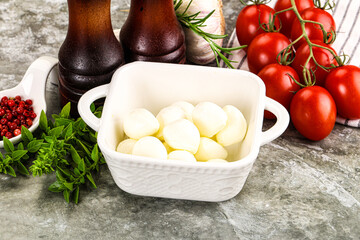 Small mozzarella mini cheese balls