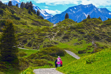Wanderweg vom Hochtannbergpass in Warth zum Körbersee in Schröcken (Vorarlberg, Österreich)	