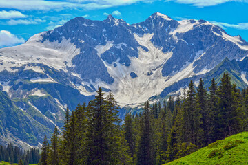 Wanderweg vom Hochtannbergpass in Warth zum Körbersee in Schröcken (Vorarlberg, Österreich)