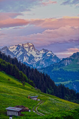 Blick von Faschina-Fontanella auf das Lechquellengebirge in Vorarlberg (Österreich)