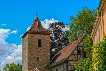 Der Franziskanerturm in der Altstadt von Rothenburg ob der Tauber