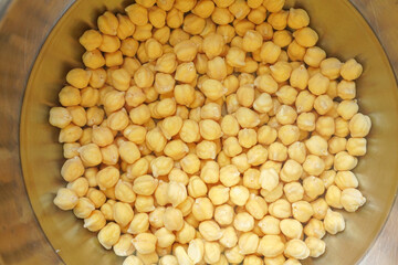 Chickpeas soaked in water	

