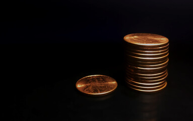 Monedas sobre un fondo oscuro, primer plano