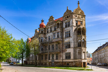 Obraz premium Sovetsk, Kaliningrad region, Russia, May 10, 2022 Old historic abandoned house