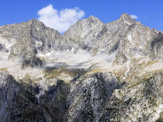 Hautes montagnes grises