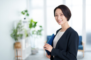Fototapeta premium 働く女性 ビジネスウーマン ポートレート
