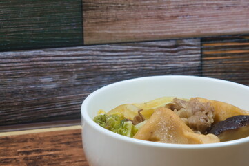 テーブルの上のすき焼き