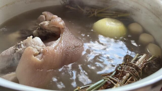 The broth is cooking. Kholodets - cooking. Pork broth on the bones.