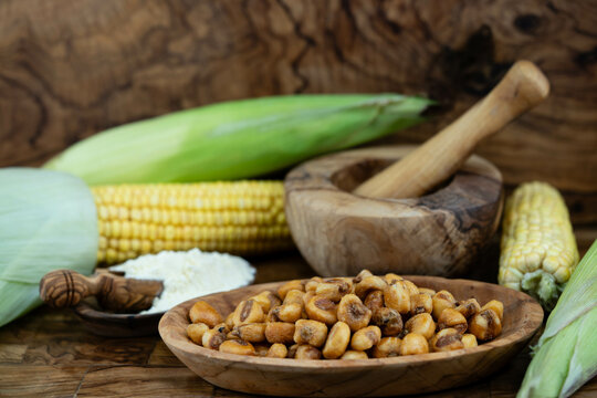 Frisch geernteter Mais Zea mays