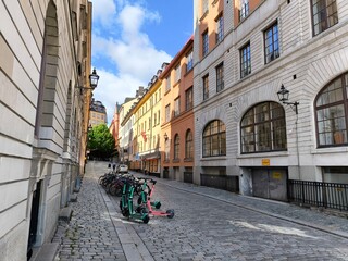 Obraz premium A street lined with colorful houses in Stockholm's historic Gamla Stan district, Sweden