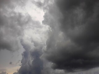 Cielo nuvoloso prima della tempesta.