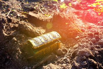 Treasure chest. Dig treasure. Bury money. Digging Treasure box in soil. Digs EURO coins note from...