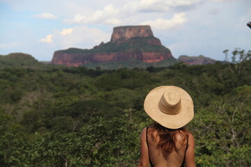 mulher na região de pinga fogo, em goiás