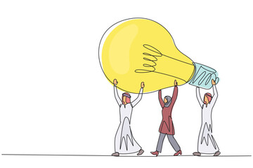 Single continuous line drawing a group of Arab businessmen and Arab businesswomen work together to carrying a lightbulb. Bring brilliant ideas. Looking for profit. One line design vector illustration