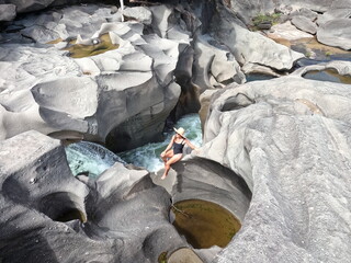 mulher no Vale da Lua, em Alto Paraíso de Goiás, Chapada dos Veadeiros