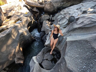 mulher no Vale da Lua, em Alto Paraíso de Goiás, Chapada dos Veadeiros