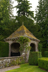 Obraz premium Glamis castle gardens. Scotland, United Kingdom. Highlands of Scotland.