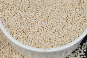 White roasted sesame seeds in a plate.