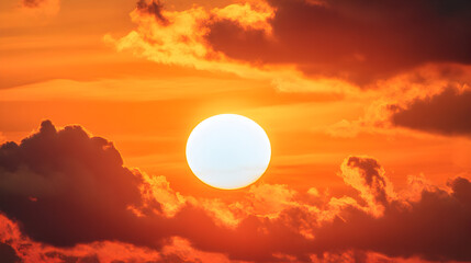 Obraz premium Breathtaking Sunset Sky with Dramatic Clouds and Vibrant Colors