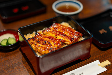 光り輝くうな重