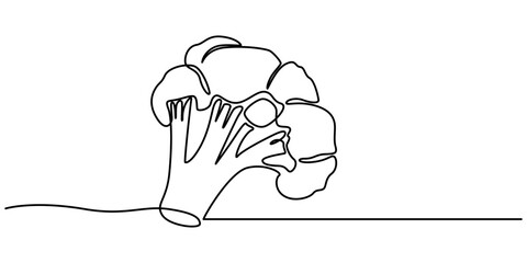Continuous single drawn one line broccoli vegetables hand-drawn picture silhouette. Line art. Doodle, one continuous single line of green broccoli isolated on white background. vegetable food concept