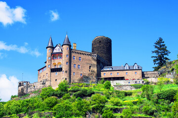  Katz Castle is a right Rhine sports castle in St. Goarshausen, Rhineland-Palatinate. Since 2002, Katz Castle has been part of the UNESCO World Heritage Upper Middle Rhine Valley.