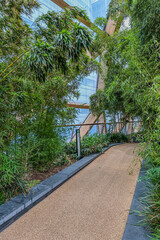 London: A stunning blend of historic charm and modern elegance, with iconic landmarks and vibrant culture