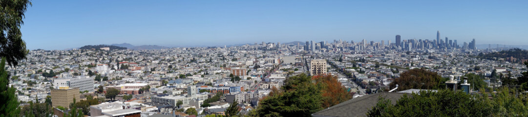 Fototapeta na wymiar San Francisco cityscape panorama from Bernal Hill