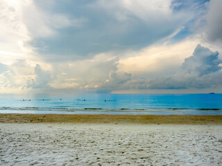 Obraz premium Seascape view with white sand, quiet beach, clear sea water, blue sky in summer of Koh Samet (Samet Isalnd) in Thailand