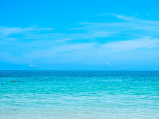 Obraz premium Seascape view with white sand, quiet beach, clear sea water, blue sky in summer of Koh Samet (Samet Isalnd) in Thailand