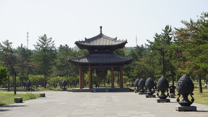 Obraz premium Ancient chinese pavilon tempe pagoda path in Yungang caves in Datong in China