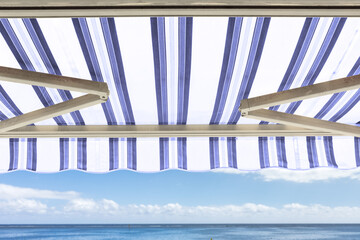 Store banne bleu