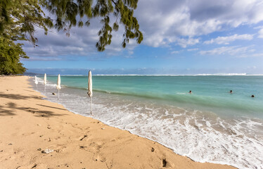 Houle australe sur plage de Saint-Gilles, île de la Réunion 