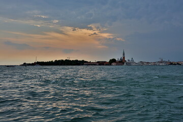 Skyline von Venedig in der Dämmerung