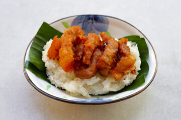 Sticky rice with fried pork