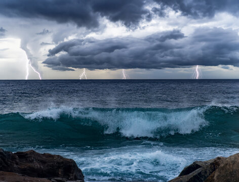 Cyclone and thunderstorm over the Pacific Ocean coast 